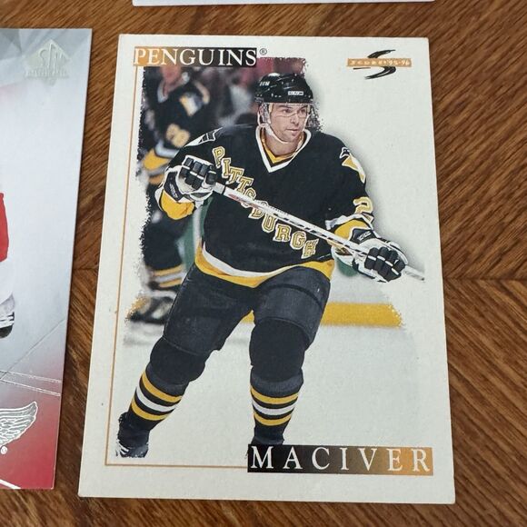 NHL Hockey Cards 12 Card Lot - Picture 6 of 13